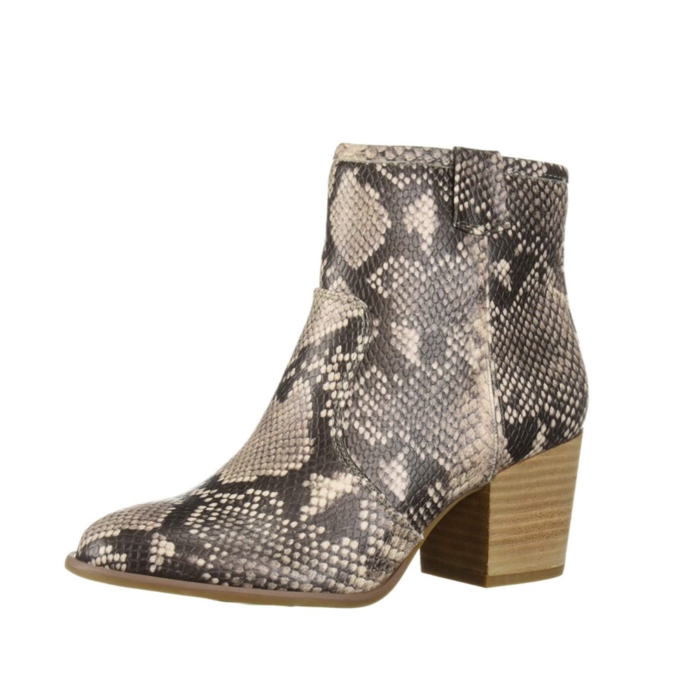 Carlos by Carlos Santana Women's Rowan Ankle Boot size 8